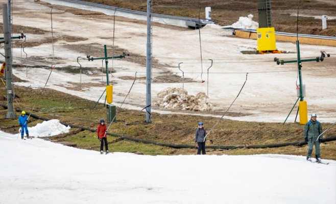 Снег тает, но некоторые горнолыжные курорты держатся
