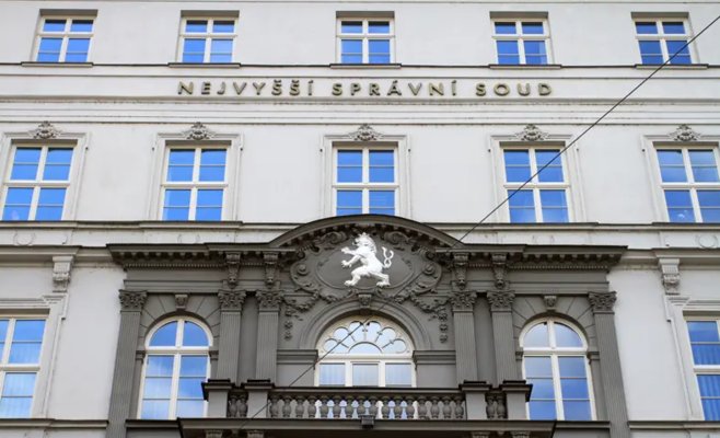 Студентка не смогла защитить дипломную работу и подала в суд. Она обвиняет руководителя дипломной работы.