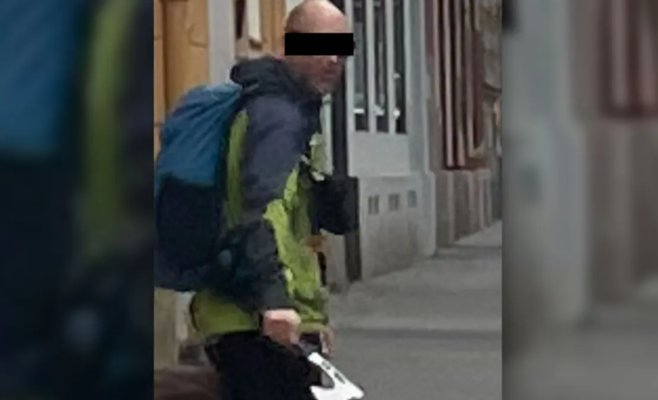 Он угрожал людям топором и ножом по всей Праге, свидетели поймали подозреваемого