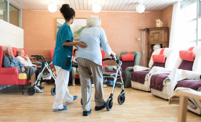 Болезнь Альцгеймера поражает и людей за пятьдесят. Первое лекарство может быть одобрено ЕС уже в этом году