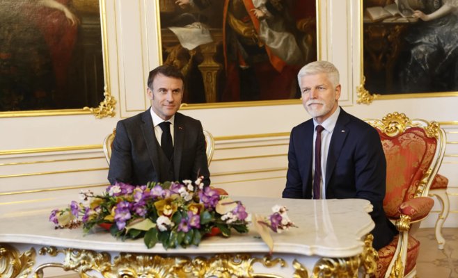 Президент Франции Макрон прибыл в Пражский Град