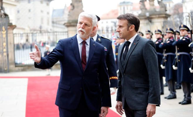 Макрон в Праге: Россия не должна победить