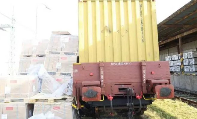 Железнодорожник потерял руку на работе, железнодорожная инспекция утверждает, что он нарушил правила