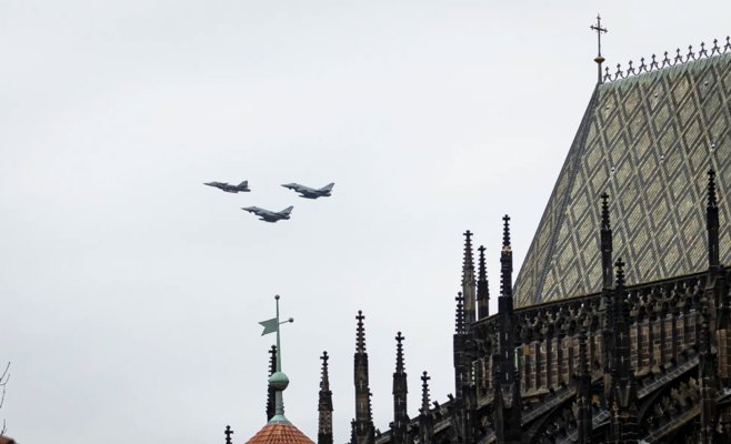 Пролет истребителя над Прагой