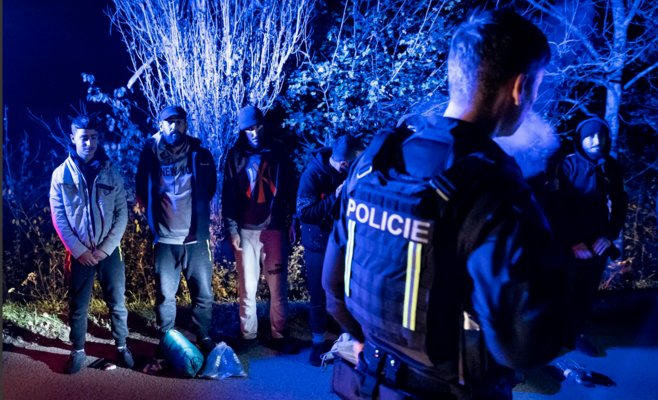 Они едут через Чехию и все утверждают, что родились 1 января в Сирии.