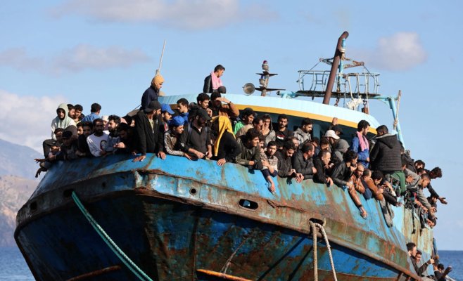 Полмиллиона мигрантов живут в Германии нелегально. Государство обеспечивает их