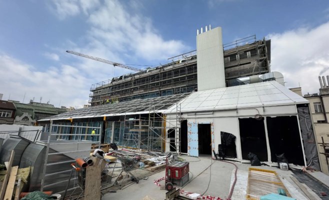 Интерьеры, каких еще не видел город. Реконструкция универмага Máj выходит на завершающий этап