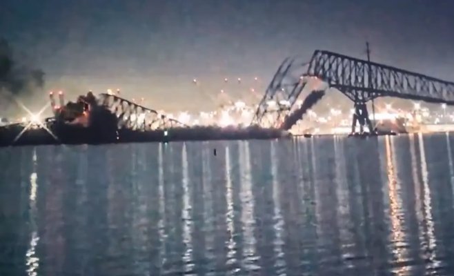 В Балтиморе обрушился мост после того, как в него врезалось судно
