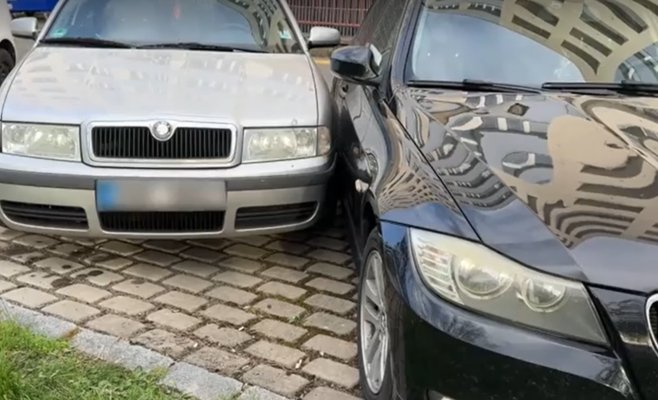 Женщина-водитель в Млада-Болеславе врезалась в припаркованный BMW, она надышала 5,8 промилле