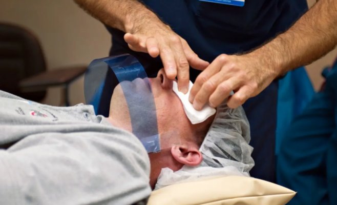 Тайна глазной клиники в Брно продолжается: бактерия так и не найдена, SÚKL предупреждает о путанице лекарств