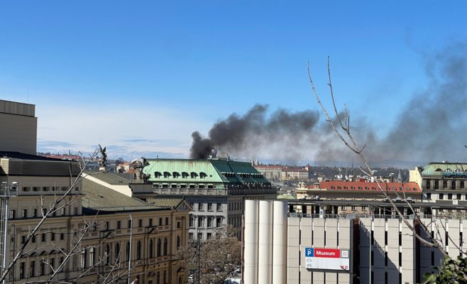 Горело у здания Главной почты на Йиндржишской, густой дым был виден со всех концов Праги