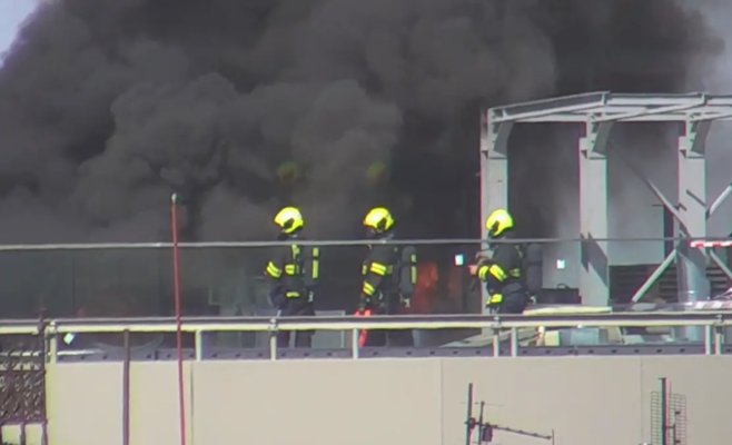 Горело у здания Главной почты на Йиндржишской, густой дым был виден со всех концов Праги