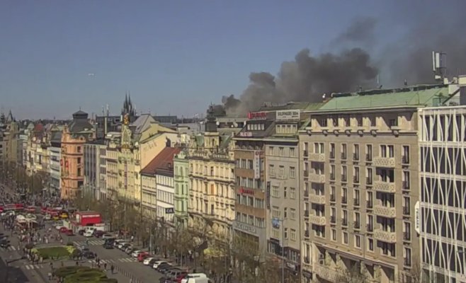 Горело у здания Главной почты на Йиндржишской, густой дым был виден со всех концов Праги