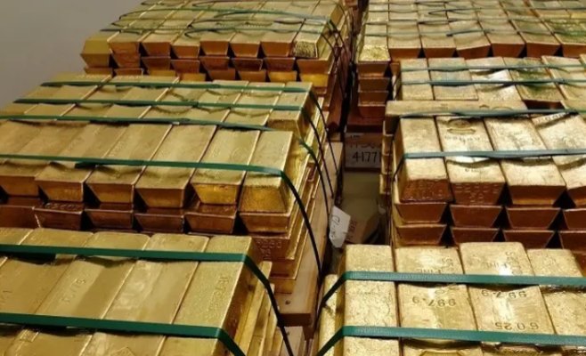 Цена на золото впервые преодолела отметку в 2300 долларов