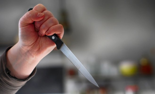 Если ты не будешь моей, умри. Мужчина ударил ножом бывшую девушку в Гавиржове