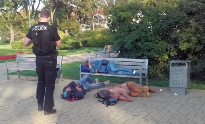 Жители Младе-Болеславы боятся на улицах. Они винят иностранцев с заводов.