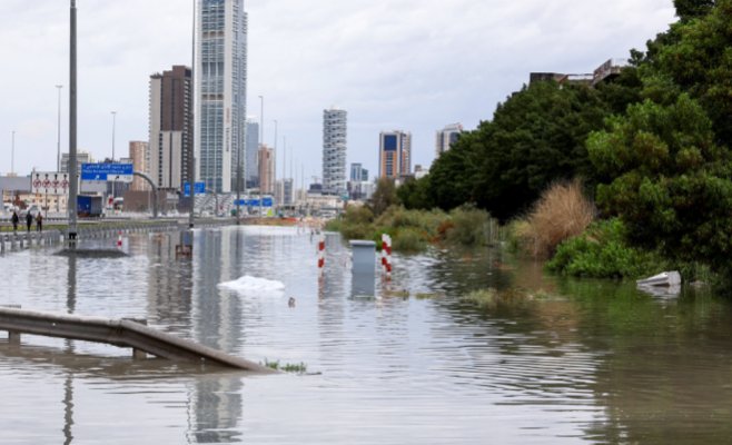 Дубай находится под водой. За день выпало столько осадков, сколько за полтора года.
