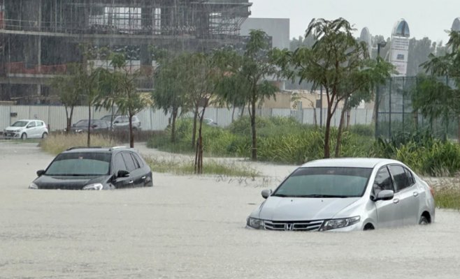 Дубай находится под водой. За день выпало столько осадков, сколько за полтора года.