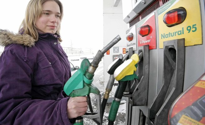 В большинстве регионов бензин уже стоит более 40 крон. И цена будет расти.
