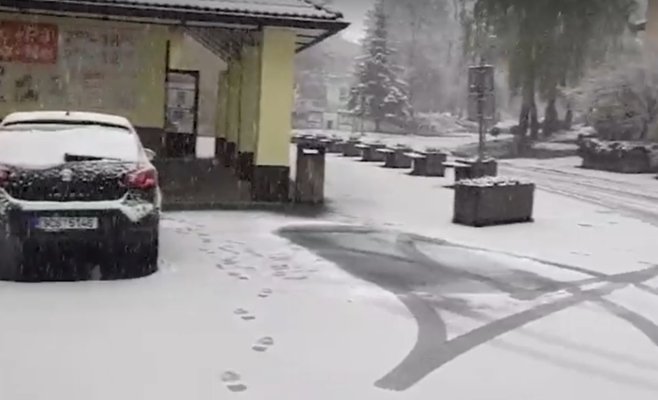 В Шумаве образовался транспортный коллапс, местами выпало до 12 см снега