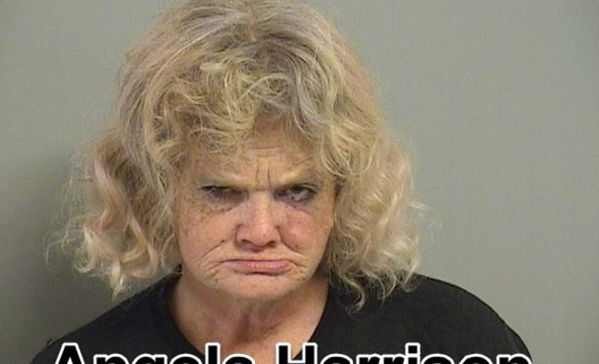 Она несколько месяцев ездила на угнанной машине. Сказала полиции, что получила ее в качестве чаевых.