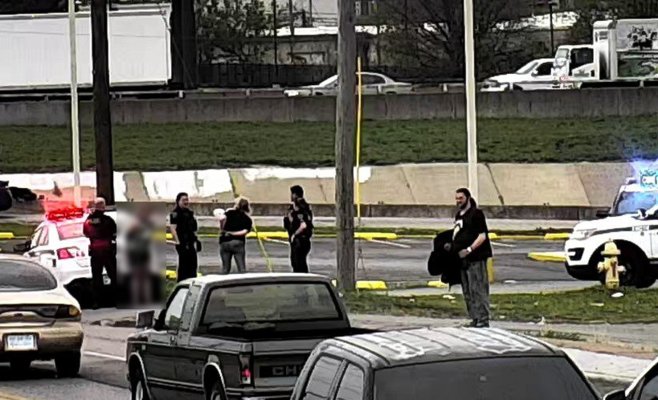 Она несколько месяцев ездила на угнанной машине. Сказала полиции, что получила ее в качестве чаевых.