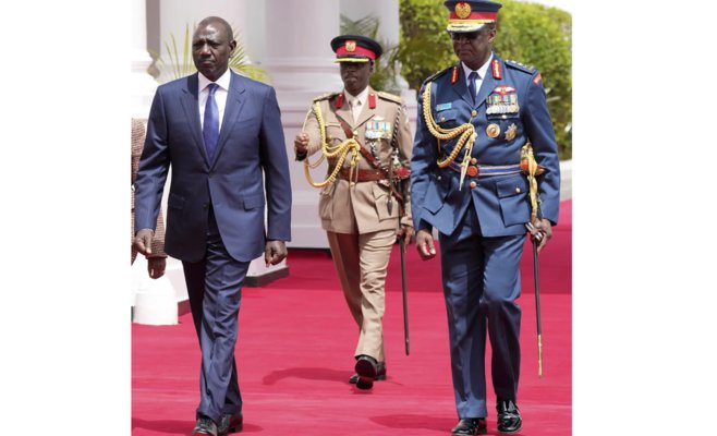 Командующий кенийской армией погиб при крушении вертолета