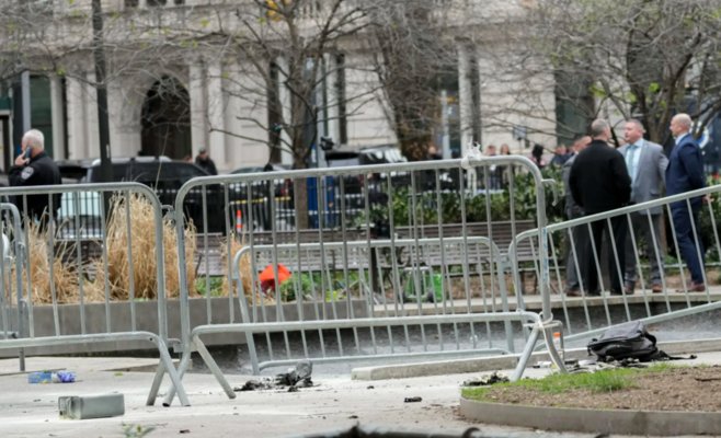 Мужчина, который поджег себя у здания нью-йоркского суда, скончался