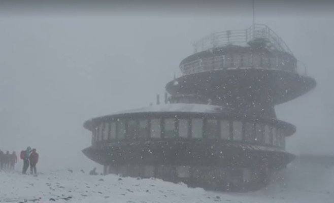 Ощущаемая температура на Снежке -20 °C. Крконошские горы сообщают о четверти метра снега