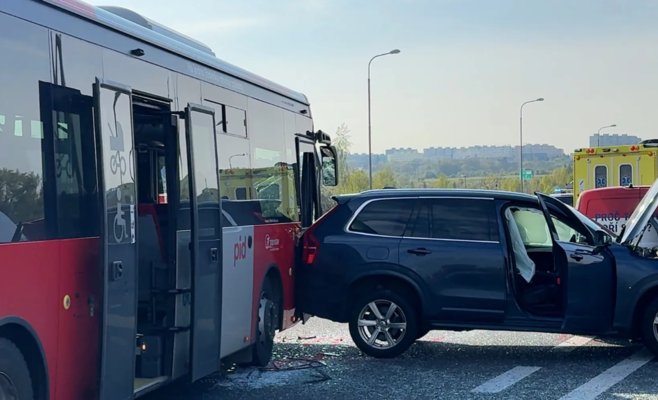 Шесть автомобилей и автобус столкнулись в районе пражского аэропорта