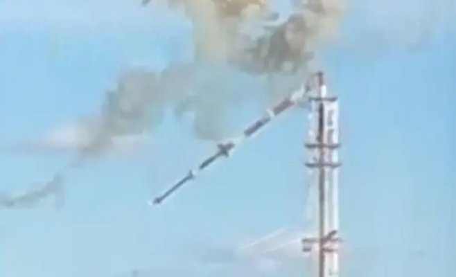 Россияне сбили треть телебашни в Харькове