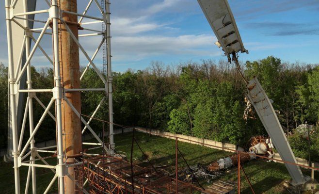 Россияне сбили треть телебашни в Харькове