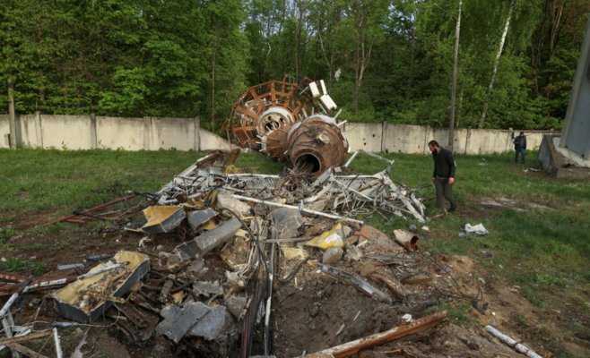 Россияне сбили треть телебашни в Харькове
