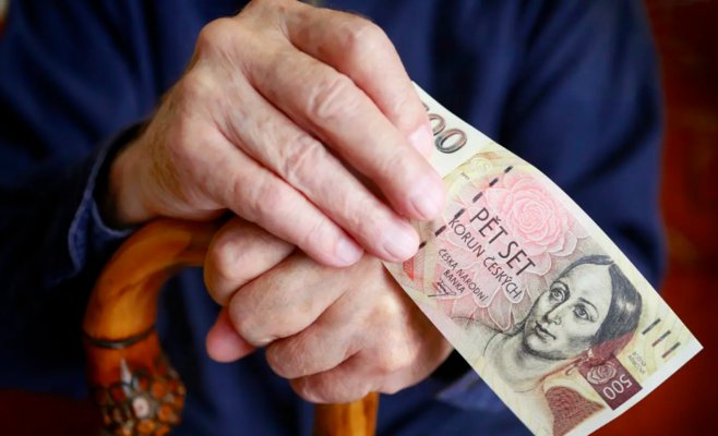 С января пенсии могут вырасти в среднем на 433 кроны