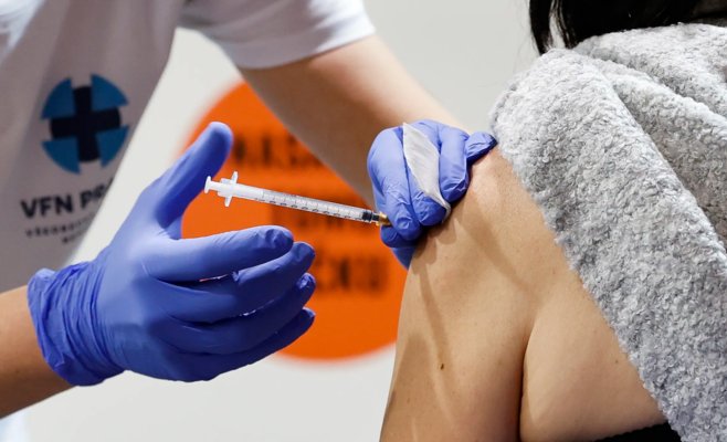 Доверенное лицо словацкого правительства распространяет теории заговора о вакцинации против ковида