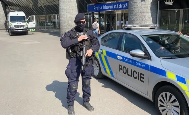 Маневры на главном вокзале Праги: полиция очистила его из-за оставленного чемодана с одеждой