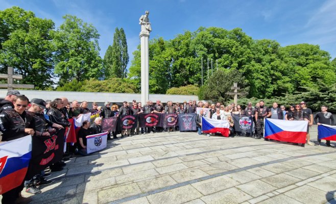 Ночные волки прибыли в Брно. Они проигнорировали противников, но не стали исполнять российский гимн