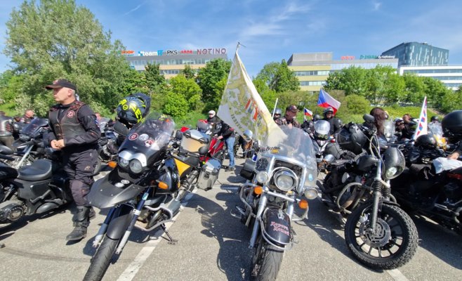 Ночные волки прибыли в Брно. Они проигнорировали противников, но не стали исполнять российский гимн