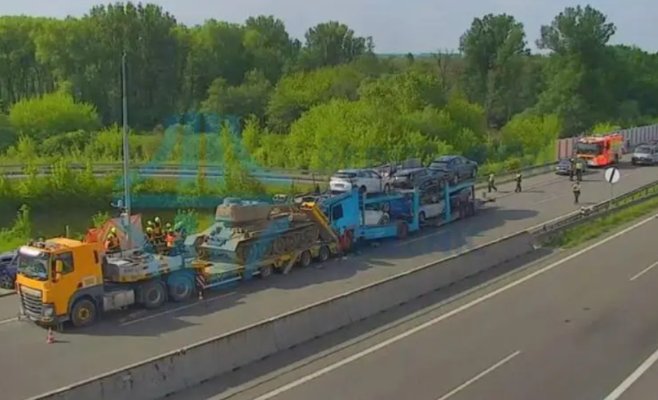 Грузовик на трассе D1 столкнул автомобиль с полуприцепом с танком. Один погибший и двое раненых