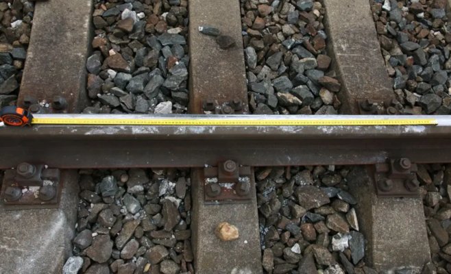 Кто-то кладет камни на рельсы под Градцем, ему грозит до восьми лет тюрьмы