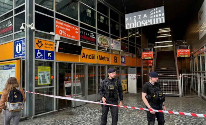 Мужчина погиб, упав на рельсы метро