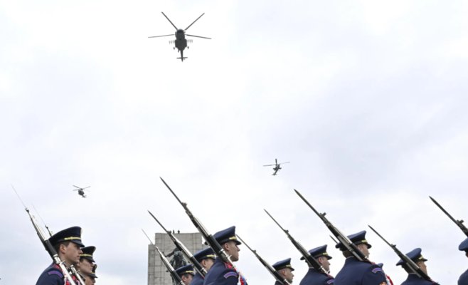 Пролет вертолета, назначение генералов. Чехия отмечает годовщину окончания войны