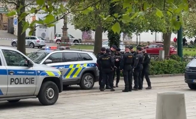 Женщину в центре Плзни, очевидно, зарезал ее бойфренд, полиция арестовала его