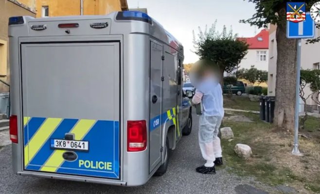 Два человека получили ножевые ранения в Хомутове, полиция арестовала подозреваемого