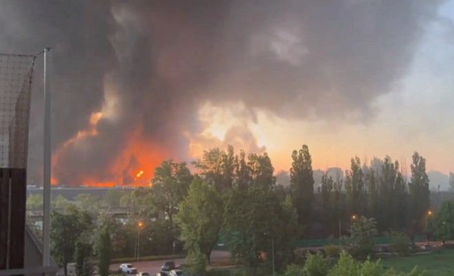 Огромный пожар в Варшаве. Пламя охватило торговый центр