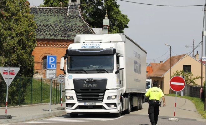Перекопанные Валтице решает проблему бесконечных поездок грузовиков по узким улочкам