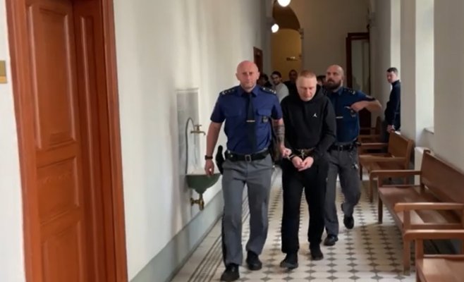 Она хотела расстаться. Тогда муж взорвал петарду в ее гениталиях.