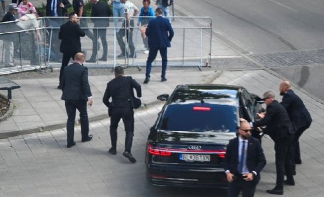 Фицо оперировали в течение 5 часов, его состояние очень тяжелое