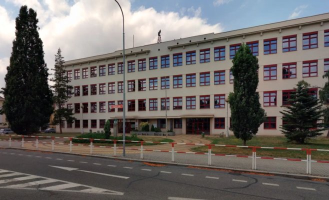 Девочка пролежала в туалете целый час. Школьница из Градца съела мармелад с токсичным веществом и упала в обморок