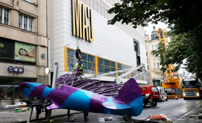 Скульптуры бабочек Давида Чернего установят в Праге